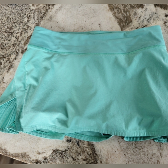 Lululemon play of the pleats skort size 8 - Picture 4 of 4